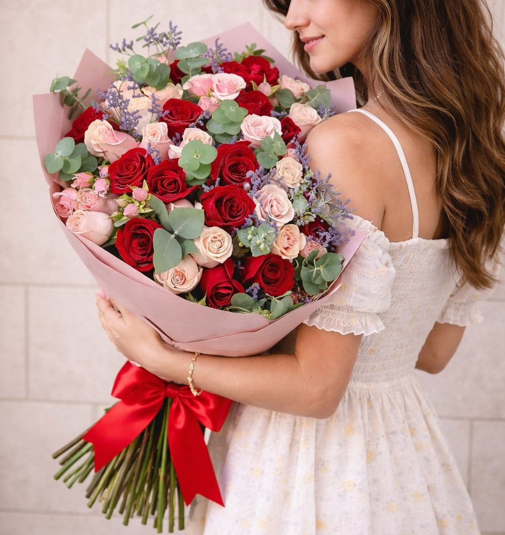Flores a domicilio en García con ramo premium de rosas rojas y rosas blush Pink Rose.