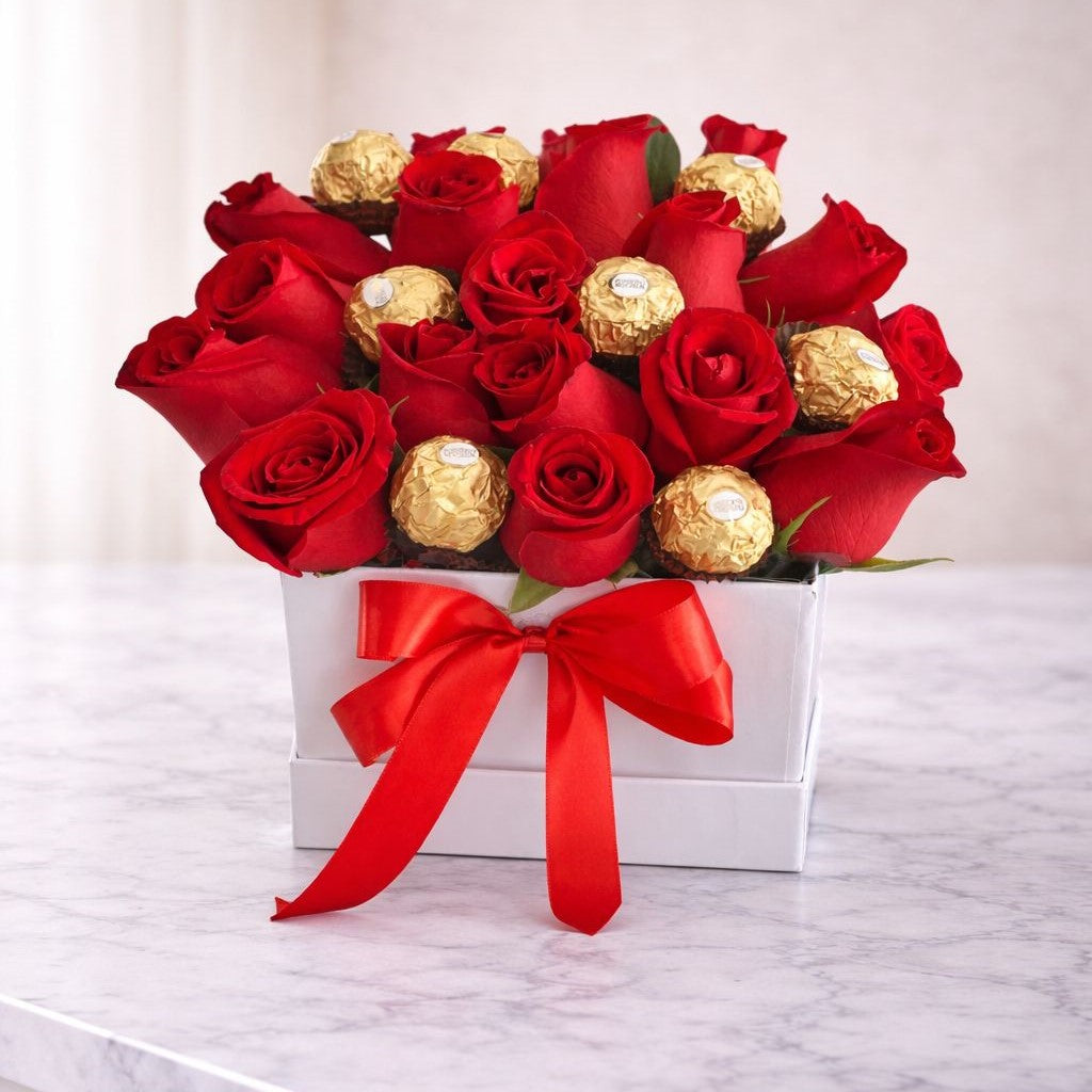 Arreglo de rosas rojas con chocolates en caja blanca con lazo rojo, regalo romántico premium disponible con flores a domicilio en Monterrey,