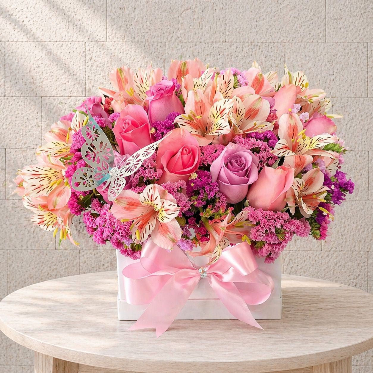 Delicado arreglo de flores rosadas en caja premium perfecto para sorprender con un detalle romántico a domicilio en Monterrey | Pink Rose
