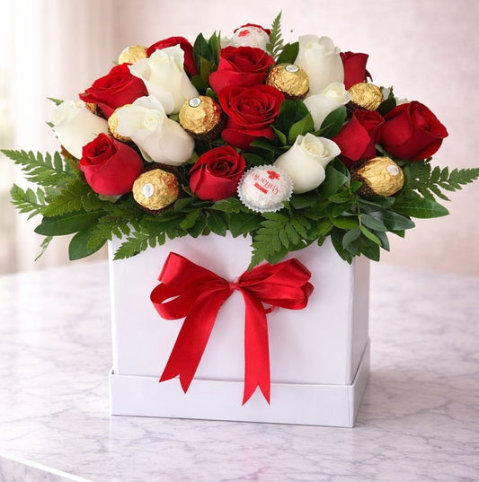 Arreglo de rosas rojas y blancas con chocolates Ferrero Rocher en caja elegante con envío de flores a domicilio en Monterrey.