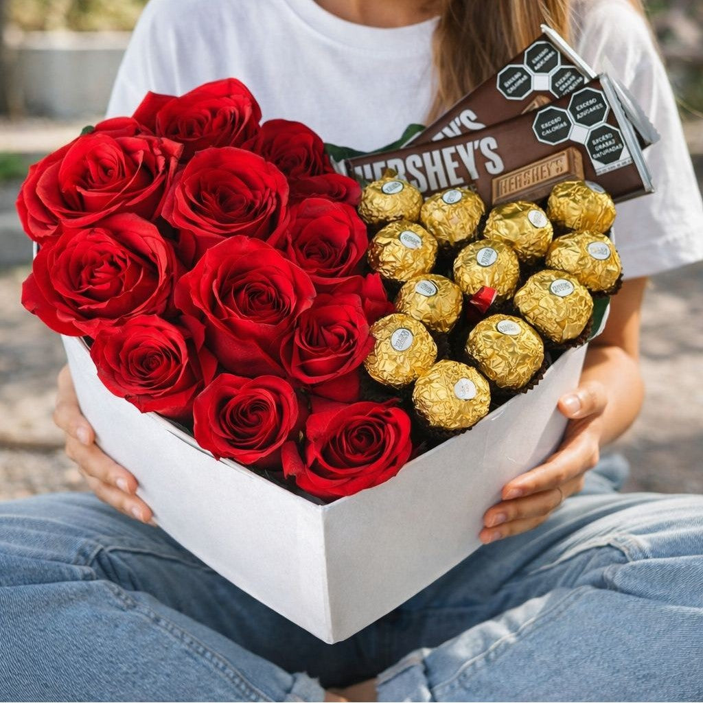 Arreglo de rosas rojas con chocolates Ferrero Rocher y barra Hershey´s en caja de regalo con entrega a domicilio en Monterrey.