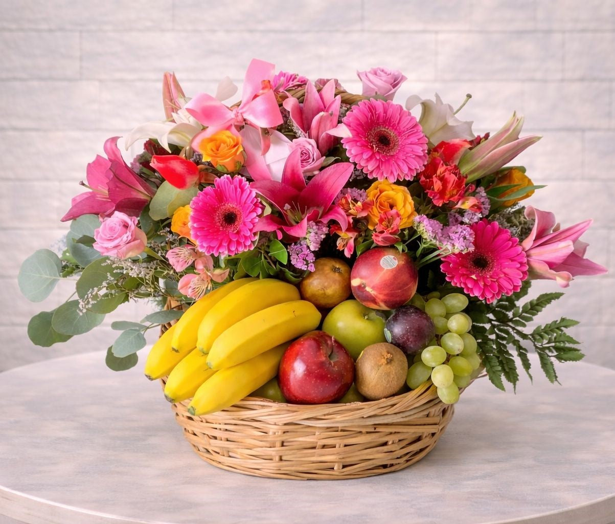 Exclusiva canasta de frutas frescas con flores vibrantes perfecta para sorprender con un regalo especial a domicilio en Monterrey | Pink Rose 