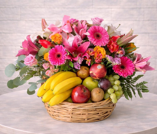 Exclusiva canasta de frutas frescas con flores vibrantes perfecta para sorprender con un regalo especial a domicilio en Monterrey | Pink Rose 