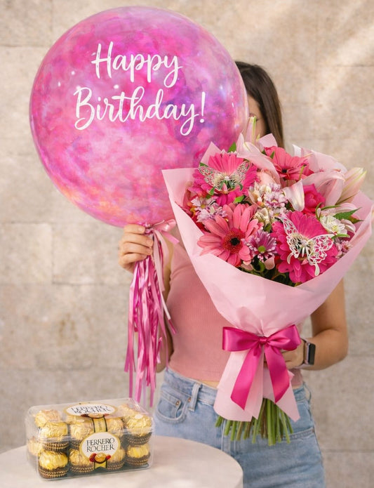 Combo de cumpleaños con ramo de flores rosas, globo personalizado de 24" y chocolates Ferrero Rocher, perfecto para regalar hoy con entrega a domicilio en Monterrey | Pink Rose