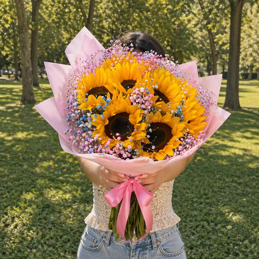 Ramo de girasoles con flores delicadas en tono rosa y celeste estilo romántico ideal para regalar con envío de flores a domicilio en Monterrey | Pink Rose 